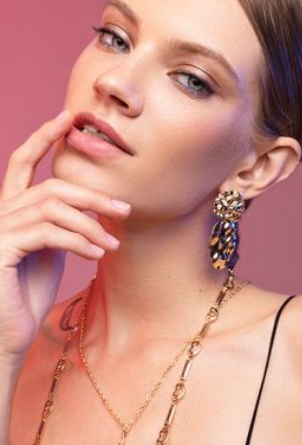 Oval Crumpled Metal Earrings Gold - фото 123483