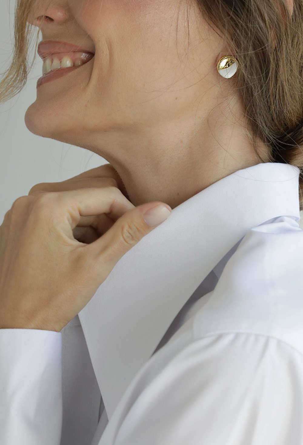 White Enamel Earrings Gold - фото 123547