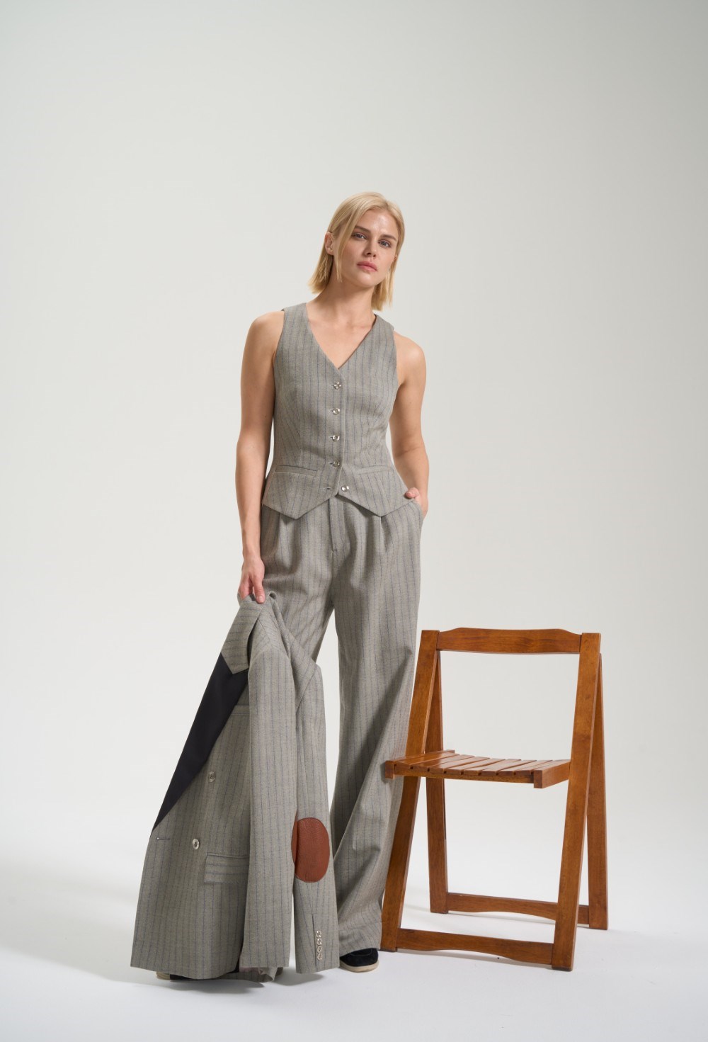 Жилет серый, полоска - фото 125838