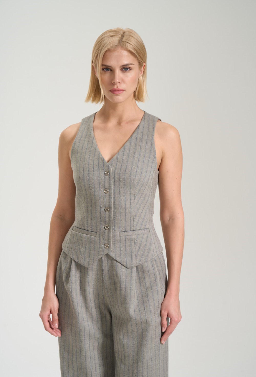 Жилет серый, полоска - фото 125839