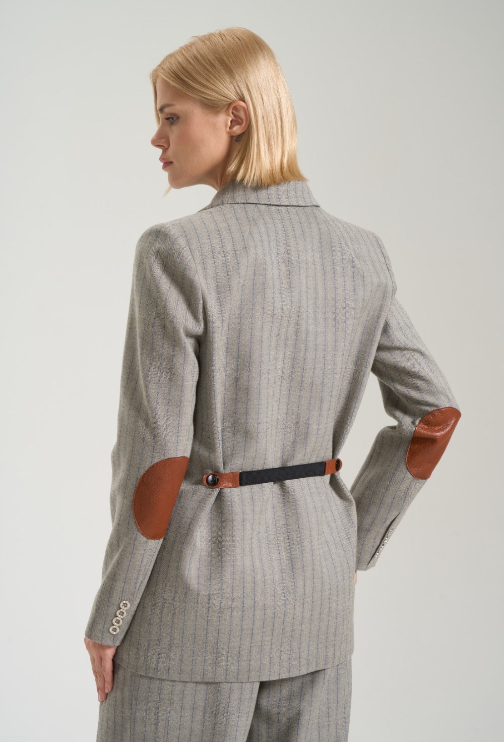 Двубортный жакет в полоску с контрастными лацканами - фото 125904