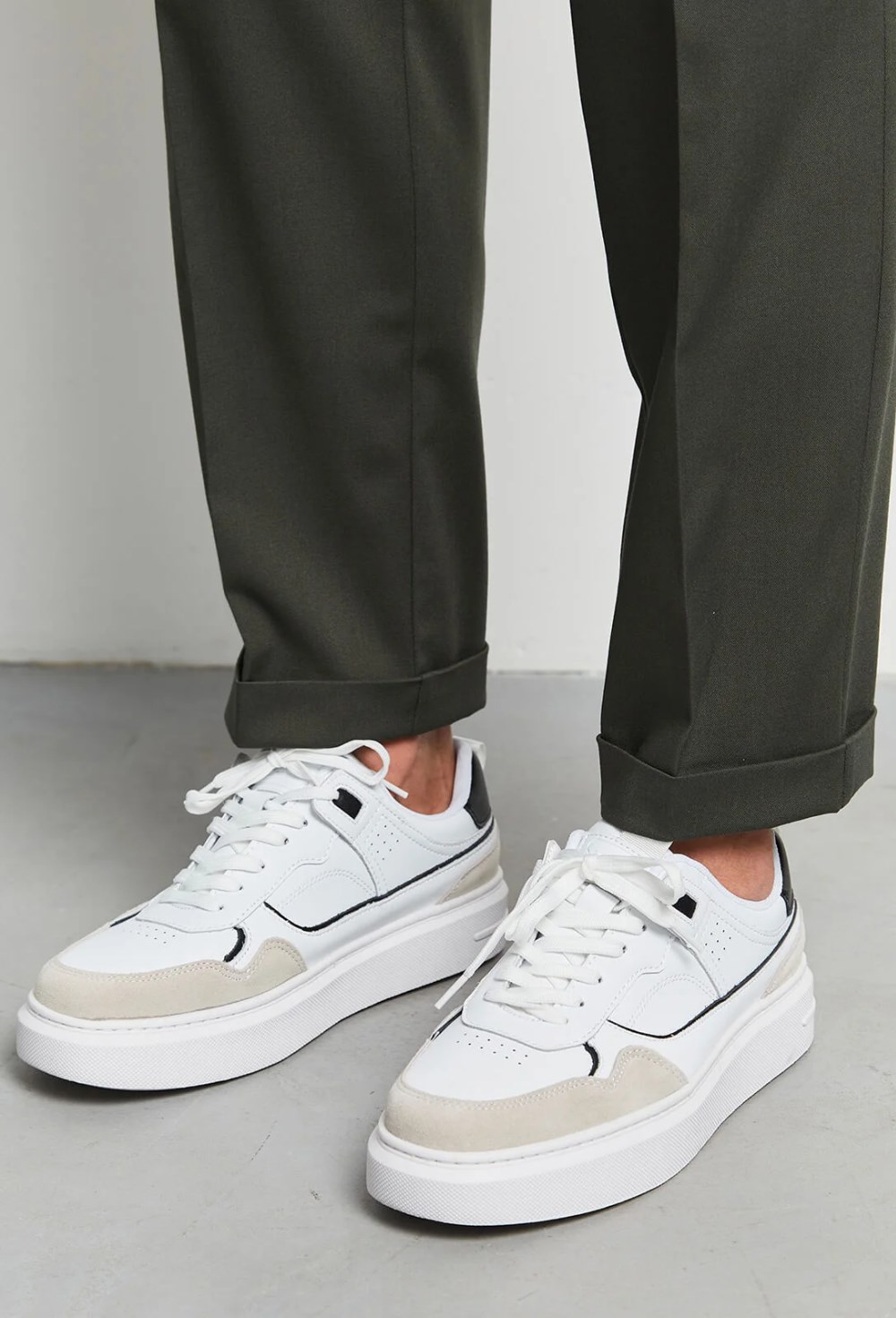 Брюки с защипами и манжетами - фото 126335