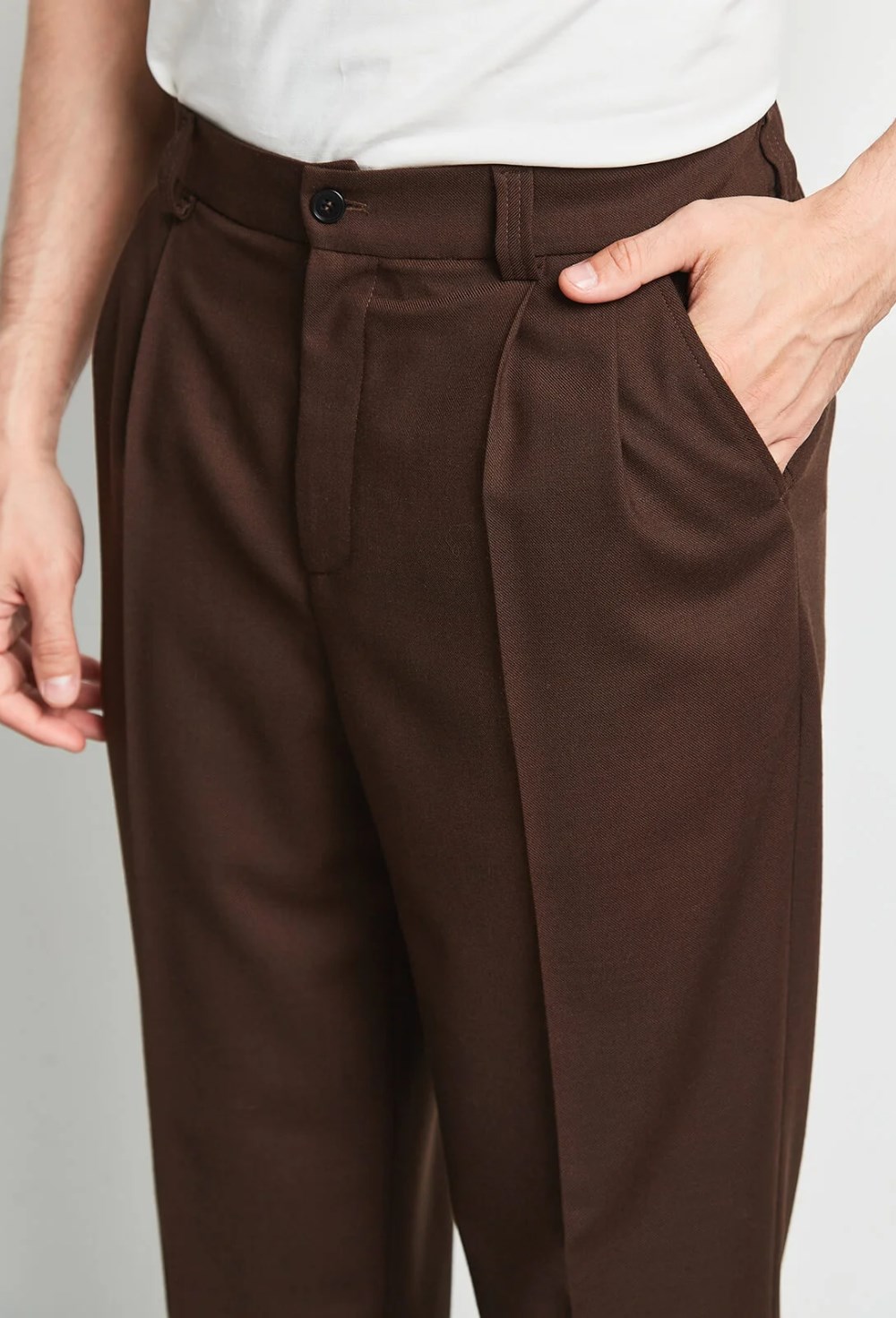 Брюки - с защипами и манжетами - фото 126338