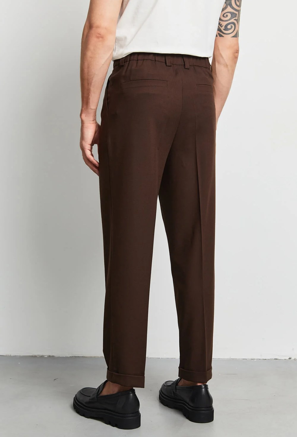 Брюки - с защипами и манжетами - фото 126341