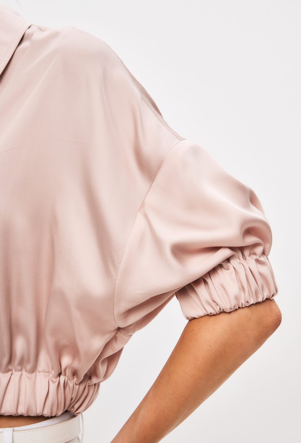 Укороченная блуза из тенселя на резинке - фото 126504