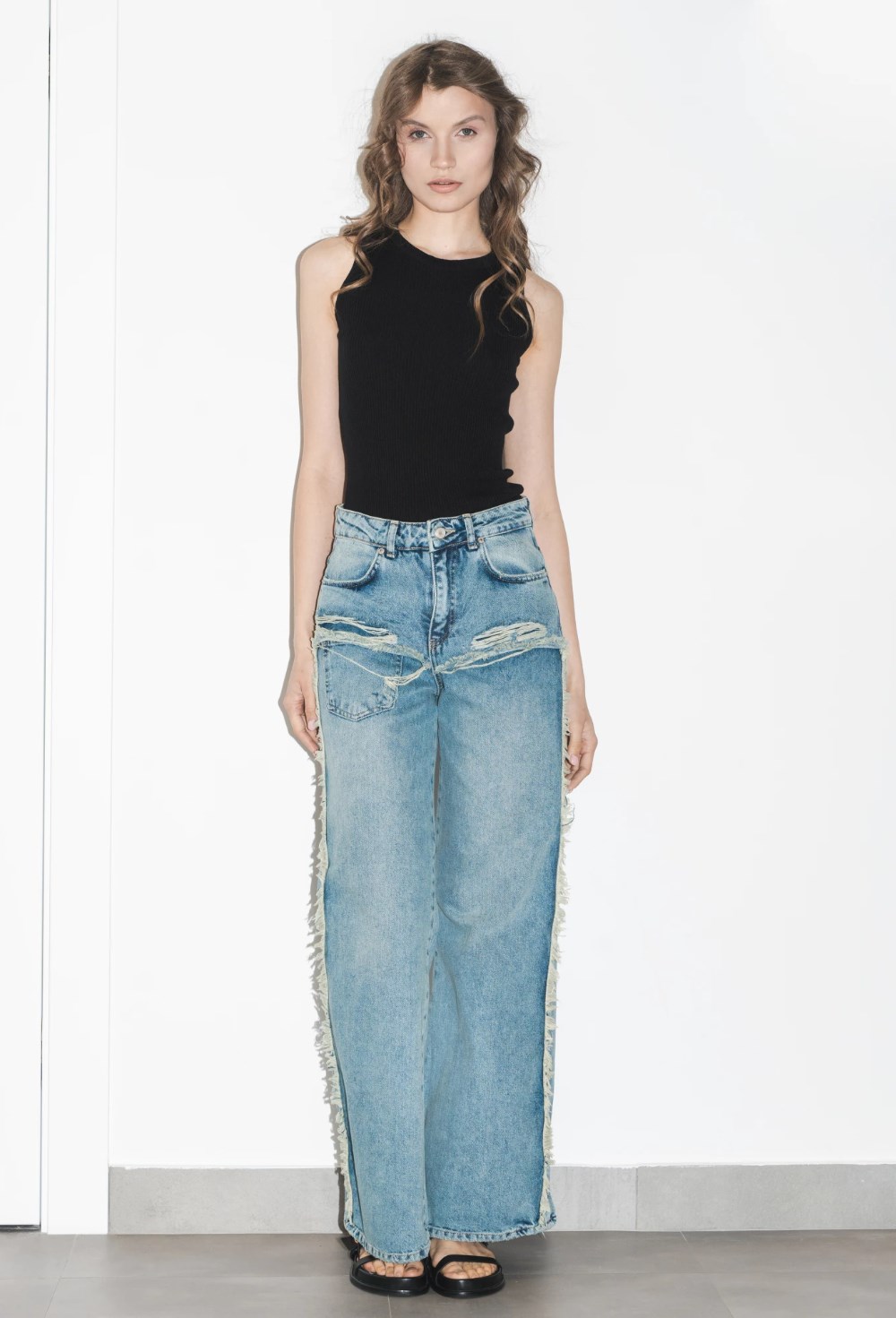 Джинсы трубы с бахромой - фото 127758