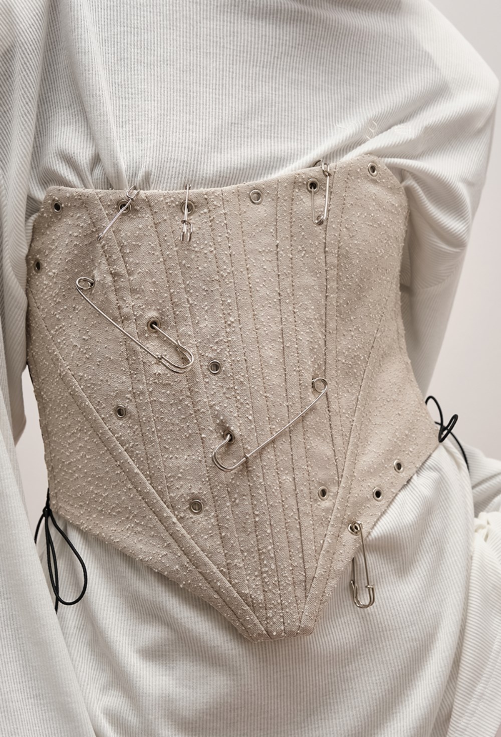 Корсет с булавками - фото 128765