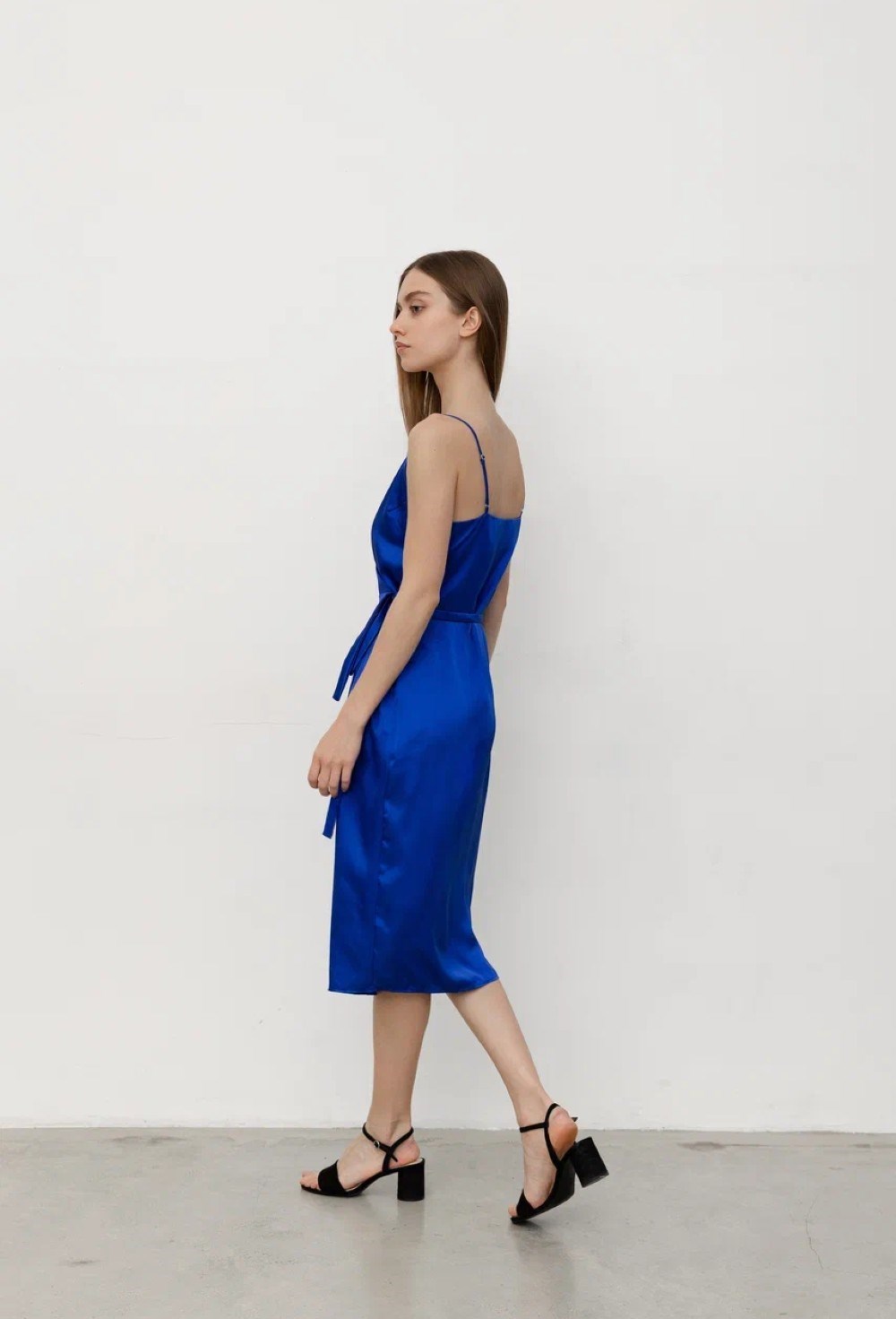 Шелковое платье на запах - фото 129814