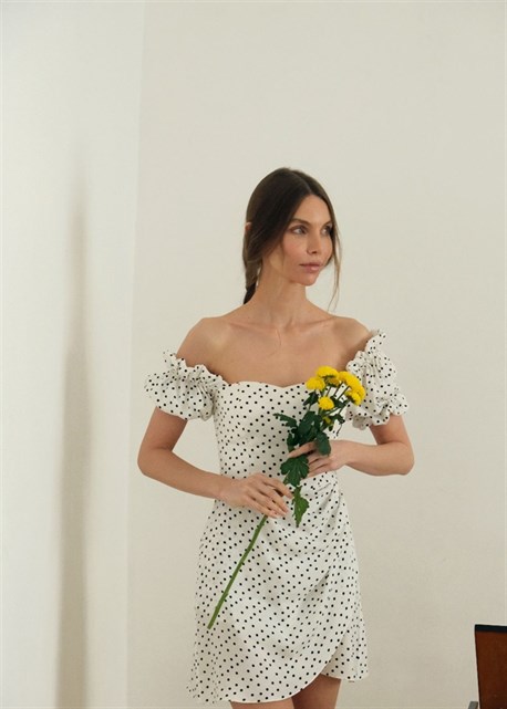 платье корсетного кроя с мелкий горошек - фото 12991