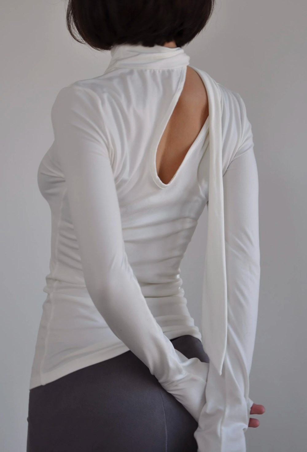 Лонгслив с завязкой на шее - фото 129922