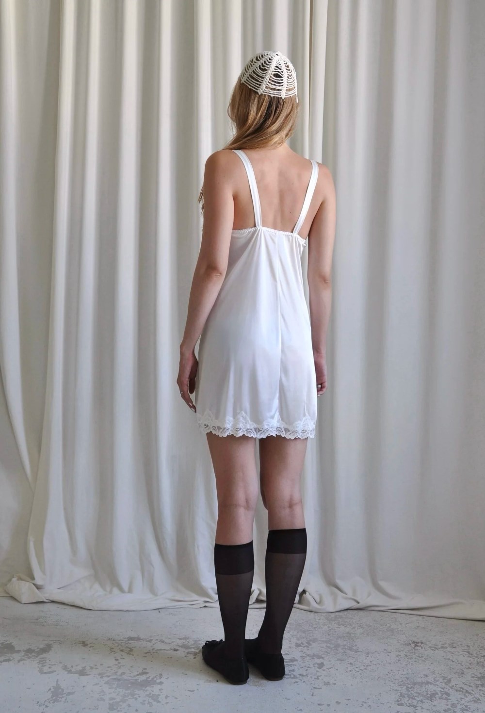 Платье-комбинация с кружевом - фото 129993