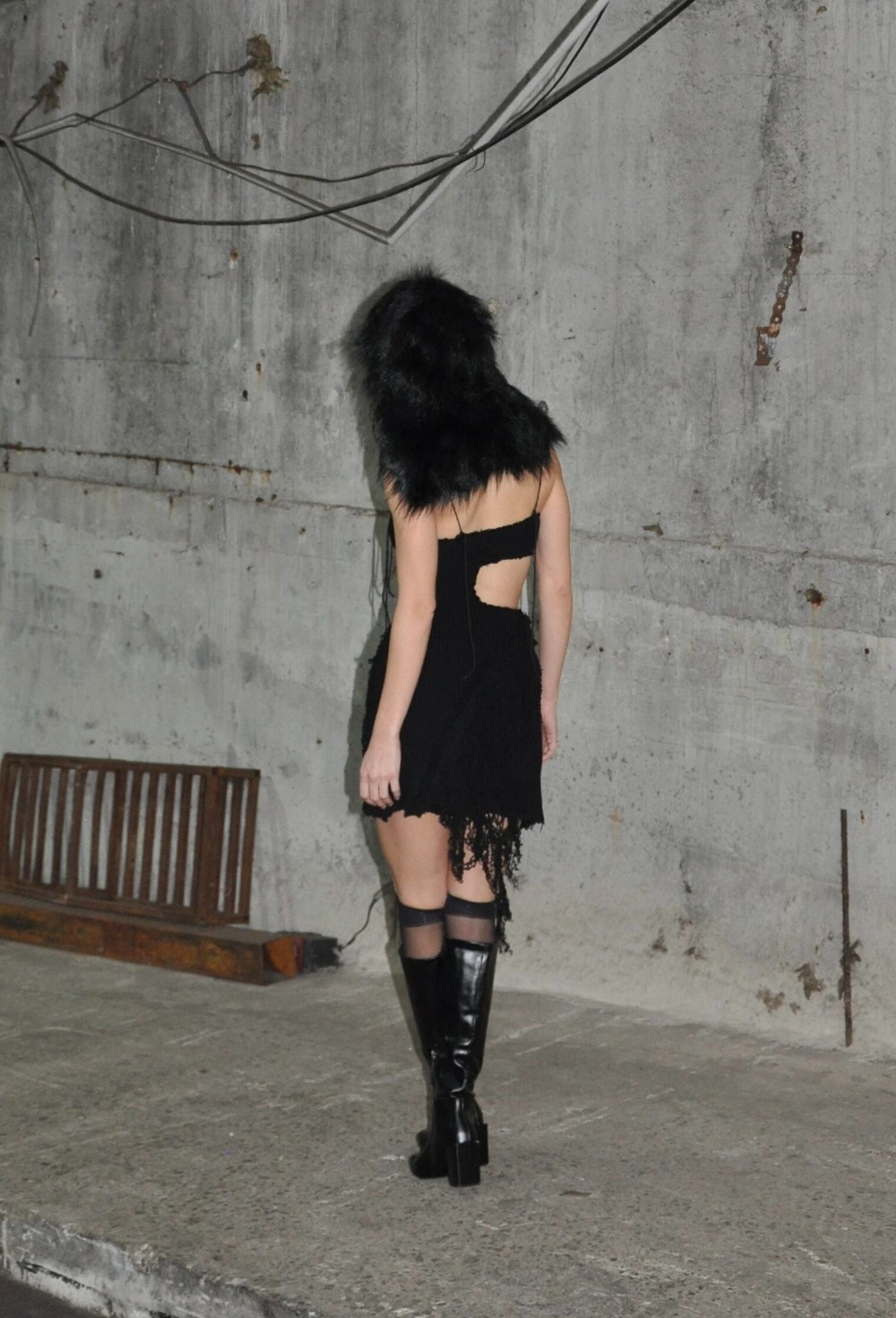 Рваное платье - фото 130145