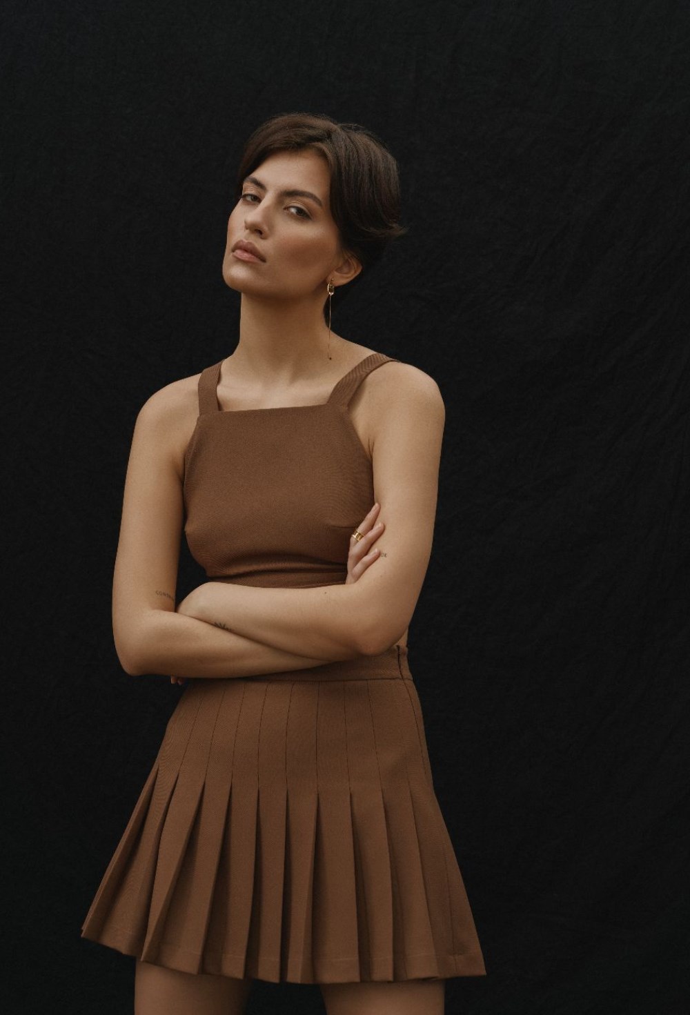 Кроп-топ с акцентной открытой спиной - фото 132318