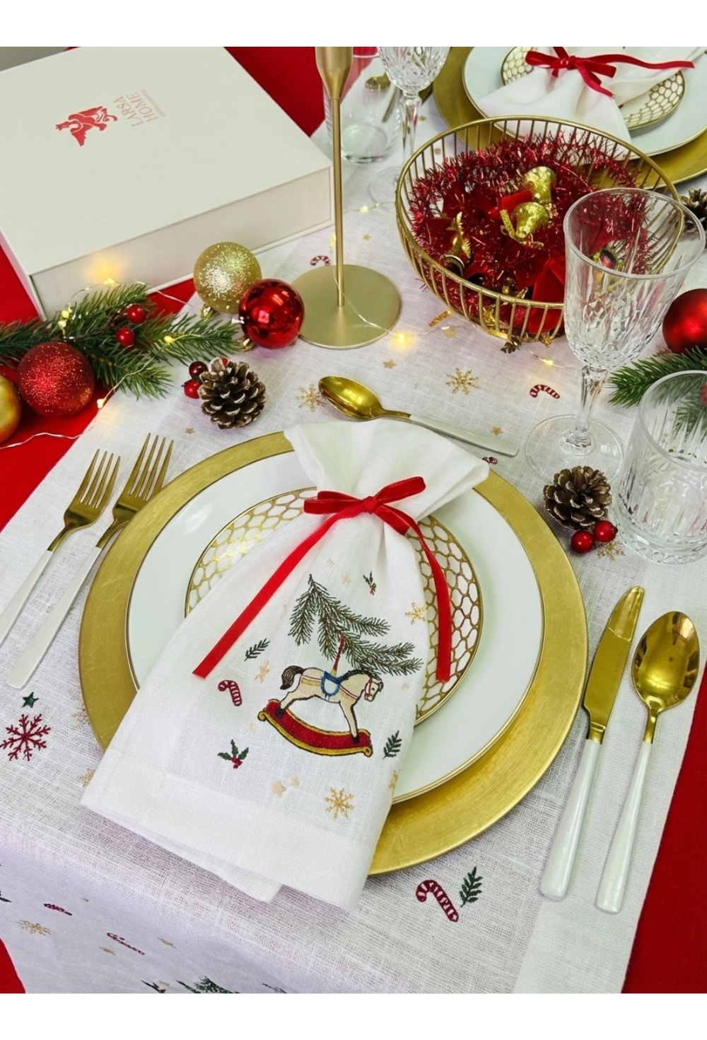 Салфетки c вышивкой "Лошадка" - фото 133246