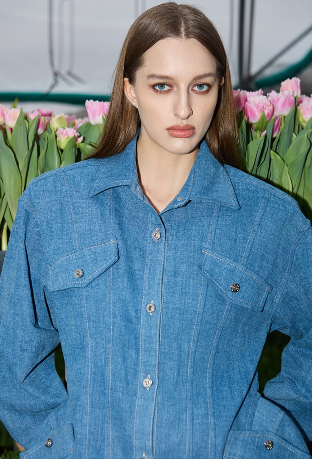 Рубашка с баской джинсовая синего цвета - фото 136685