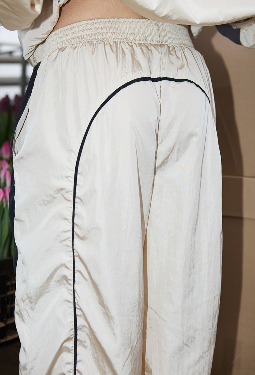 Треники Бумер темно-бежевого цвета - фото 136713