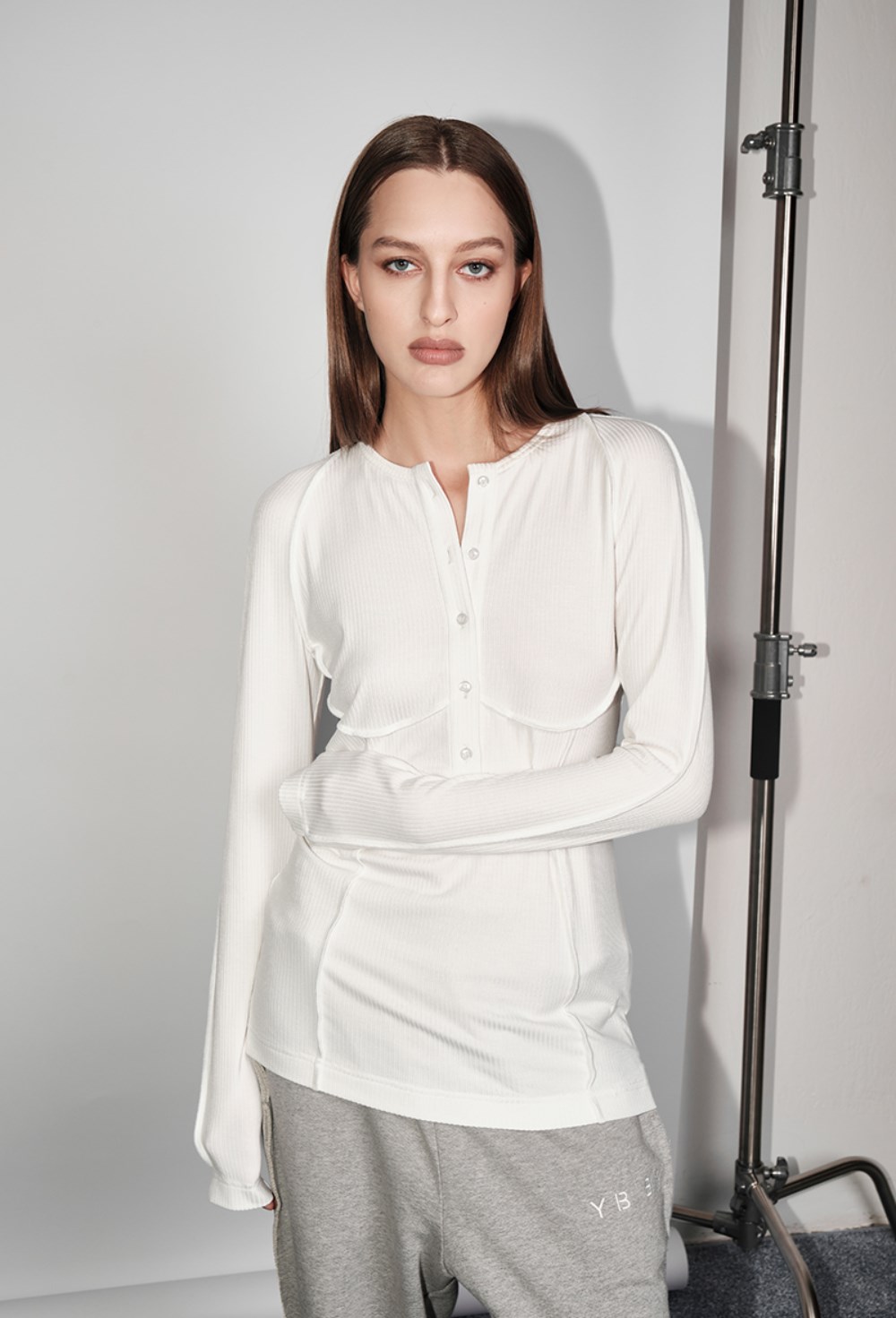 Лонгслив Инсайд аут белого цвета - фото 136756