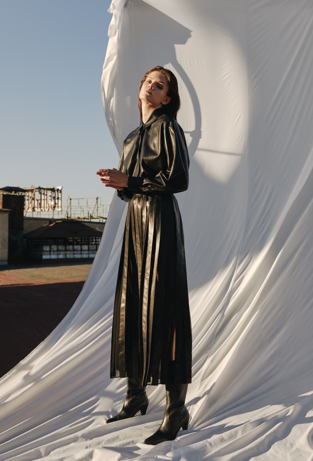 Платье-плиссе из кожи - фото 136951