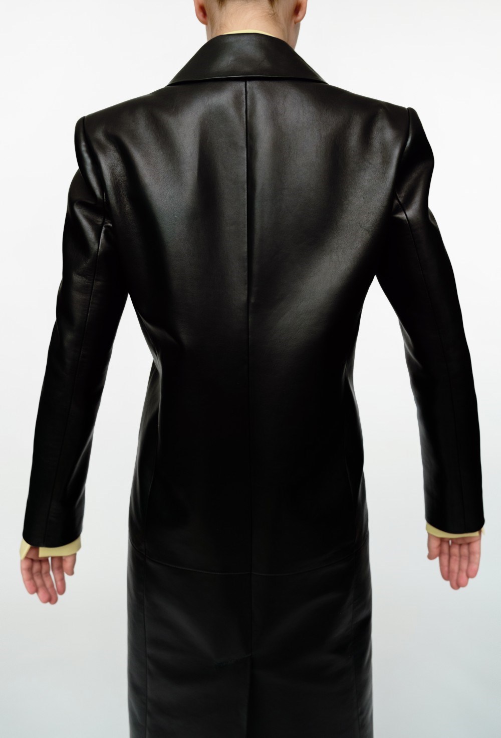 Пальто из кожи - фото 136956