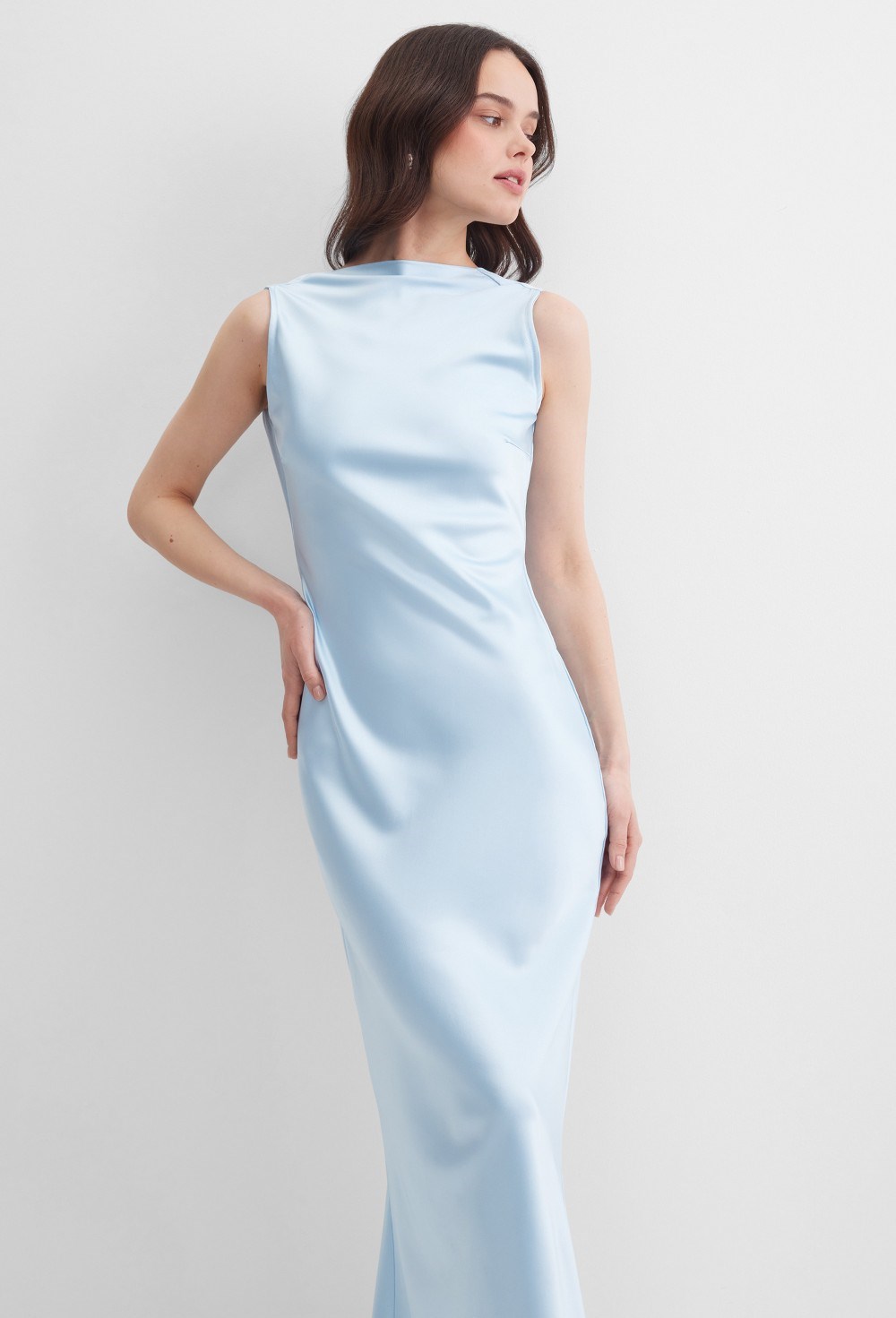 Голубое платье с открытой спиной и драпировкой - фото 136987