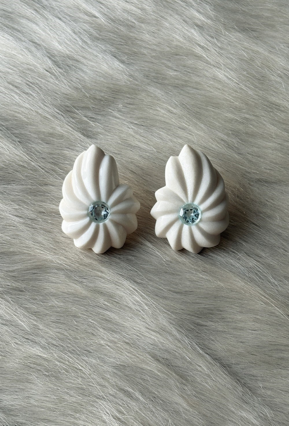 Ракушки из рога с топазом - фото 137369