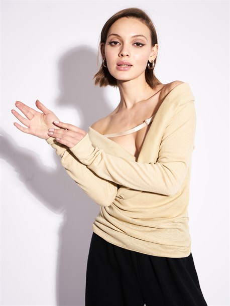 Пуловер с ремешком - фото 32673