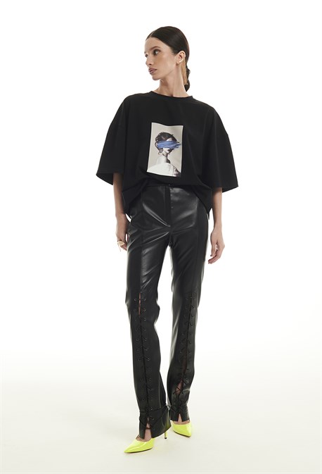 Брюки эко-кожа с люверсами - фото 37243