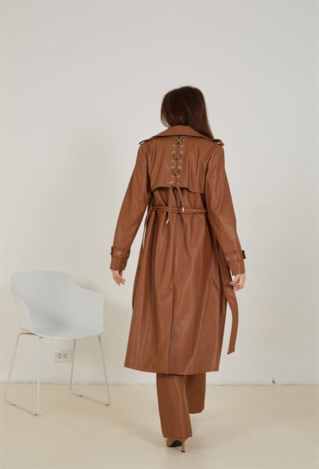 Тренч из эко кожи с декоративной шнуровкой - фото 44343