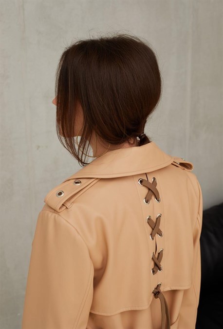 Тренч из эко кожи с декоративной шнуровкой - фото 44350