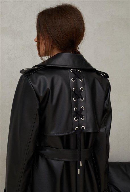 Тренч из эко кожи с декоративной шнуровкой - фото 44353