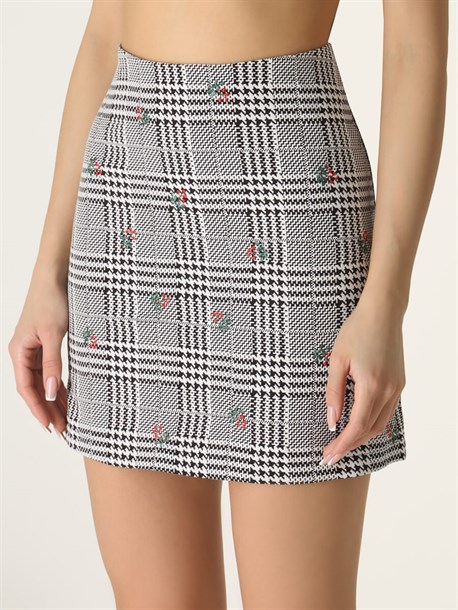 Юбка-мини из жаккарда гусиная лапка с вышивкой "ягоды" - фото 49037