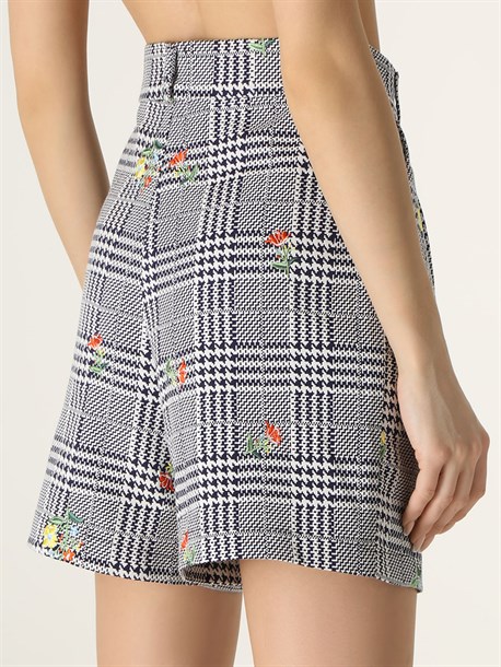 Шорты из жаккарда гусиная лапка с вышивкой - фото 49042