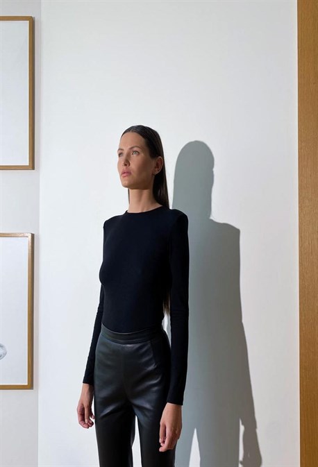 Лонгслив из итальянской вискозы и шерсти с подплечником - фото 50591