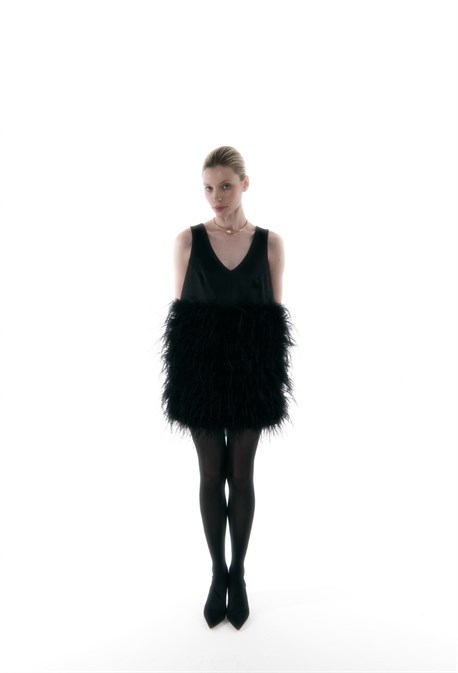 Платье с пышной юбкой из пера страуса - фото 54567