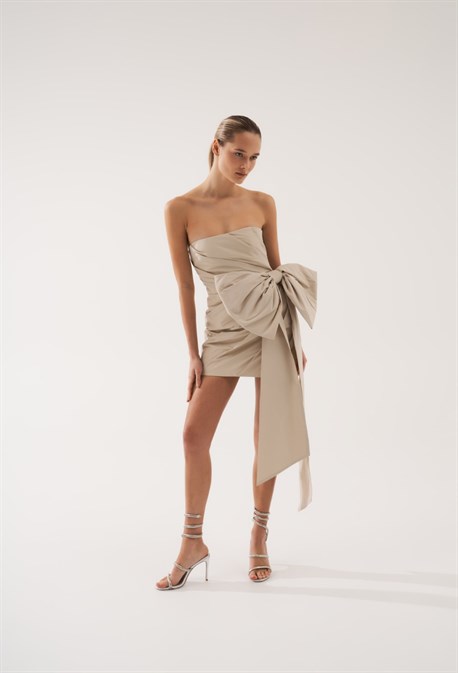 Платье бежевое с бантом - фото 56478