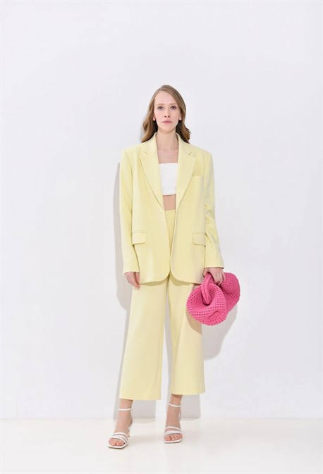 Костюм с укороченными брюками - фото 58946