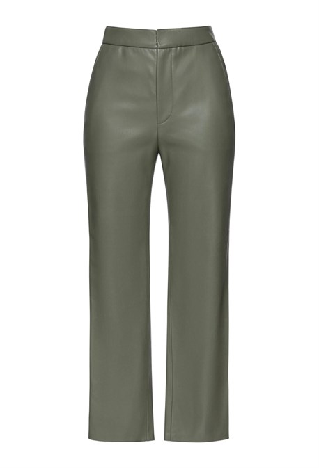 Костюм из эко-кожи с укороченными брюками - фото 58963