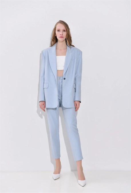 Костюм из эко-кожи с укороченными брюками - фото 58966