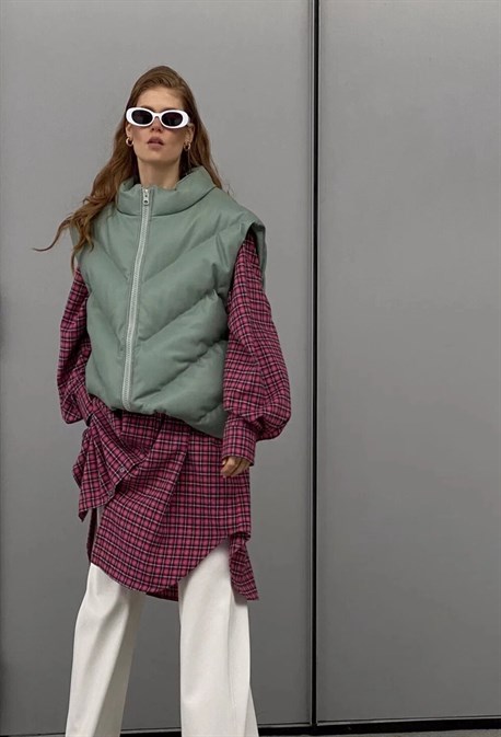 Жилет из эко-кожи - фото 59014