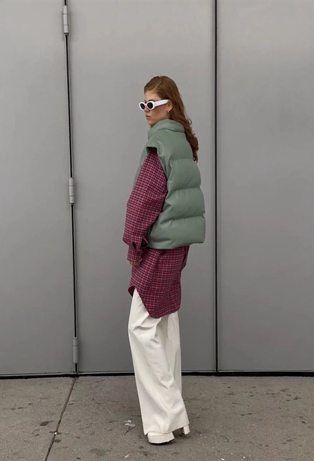 Жилет из эко-кожи - фото 59015