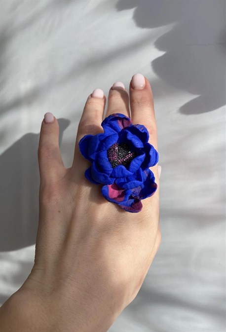 Кольцо цветок синий-фуксия с мушкой - фото 60720