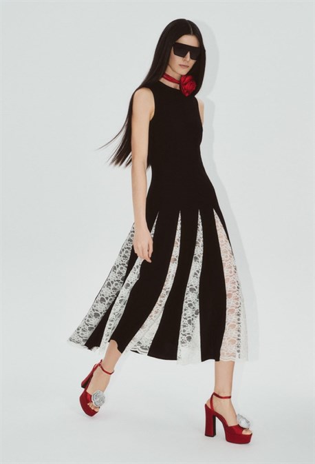 ПЛАТЬЕ С КРУЖЕВНЫМИ ВСТАВКАМИ - фото 61004