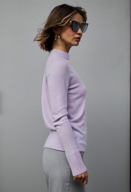 Свитер с круглым воротом - фото 61438 Свитер с круглым воротом - фото 61438