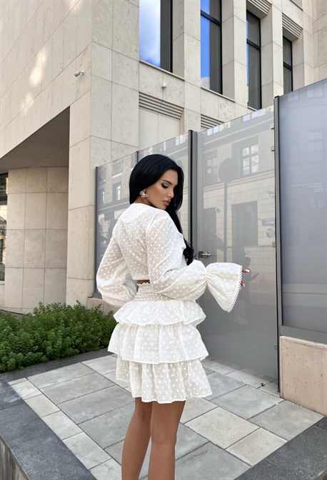 КОСТЮМ ИЗ ХЛОПКОВОГО ШИТЬЯ С КОРОТКОЙ  ЮБКОЙ - фото 61603