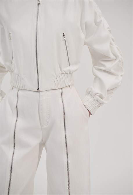 Жакет-бомбер укороченный из белой джинсы - фото 63388