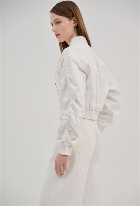 Жакет-бомбер укороченный из белой джинсы - фото 63389