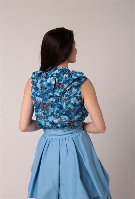 Топ с воротом с рюшами - фото 67688