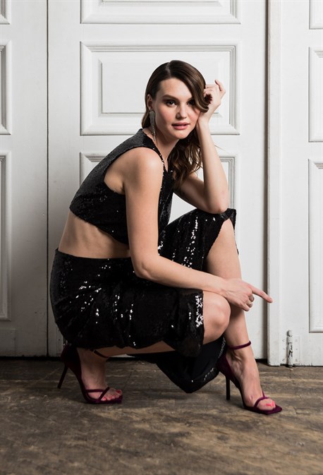 Кроп-топ с пайетками - фото 71627