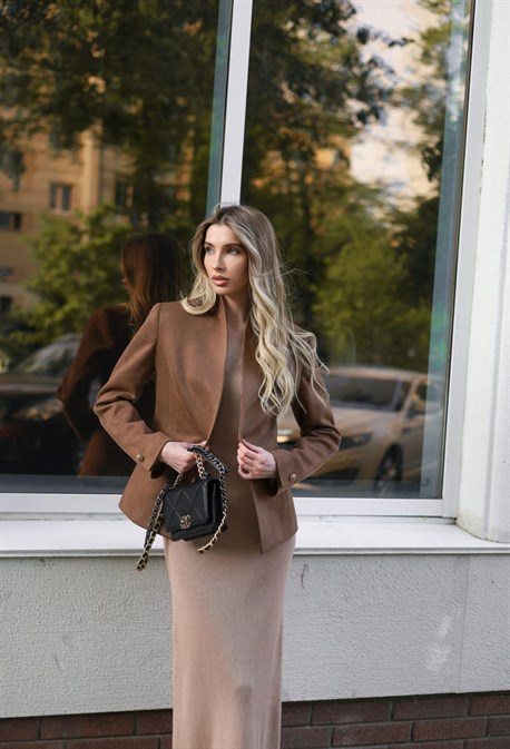 Приталенный жакет из замши - фото 74242