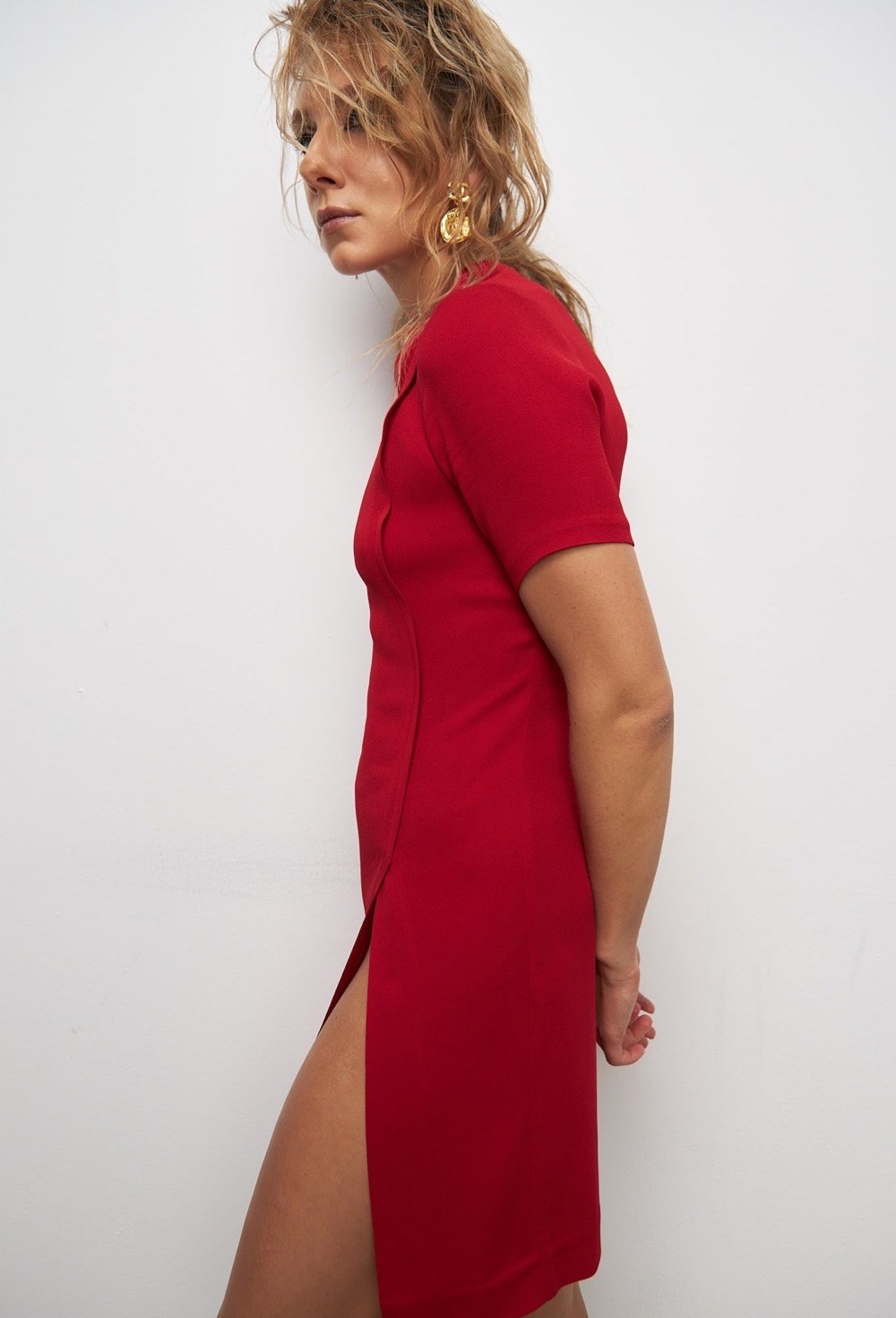 Платье мини с глубоким разрезом на ноге - фото 77743 Платье мини с глубоким разрезом на ноге - фото 77743